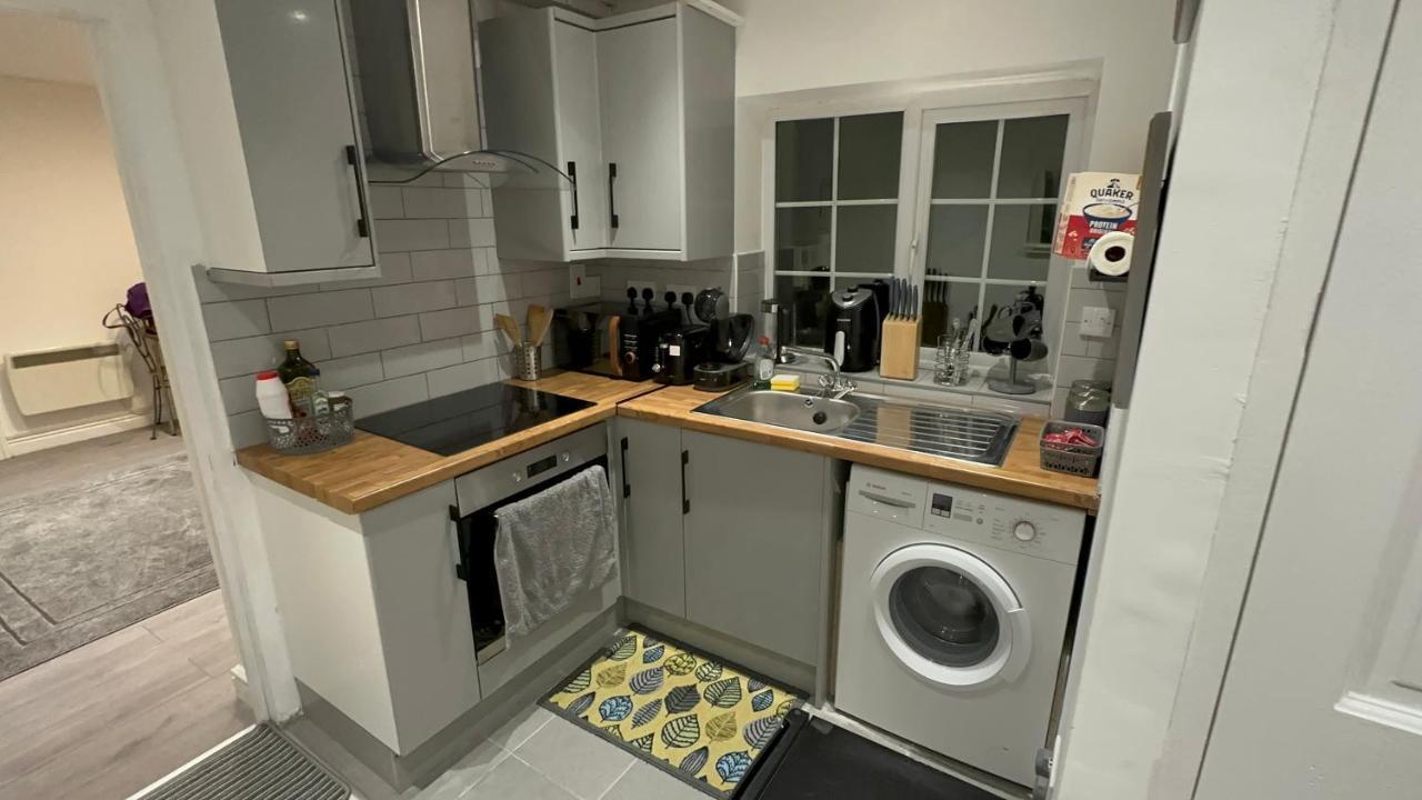 Entire One Double Bedroom Apartment Londres Exterior foto
